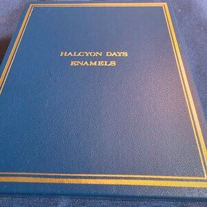 HALCYON DAYS ENAMELS GLOVE PAPERWEIGHT